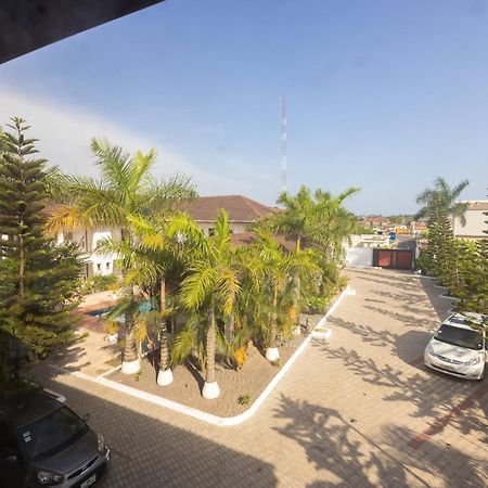 تاكورادي Bragha Apartments And Hotel المظهر الخارجي الصورة