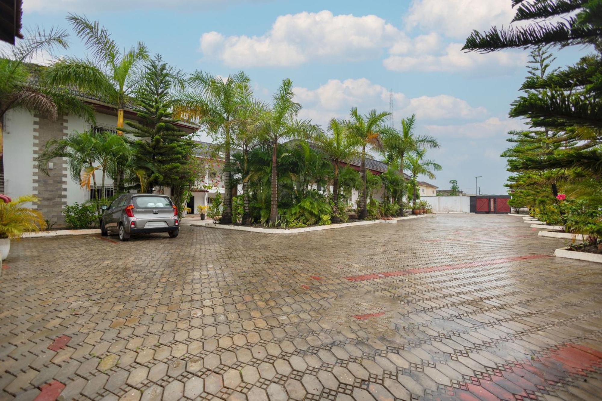 تاكورادي Bragha Apartments And Hotel المظهر الخارجي الصورة