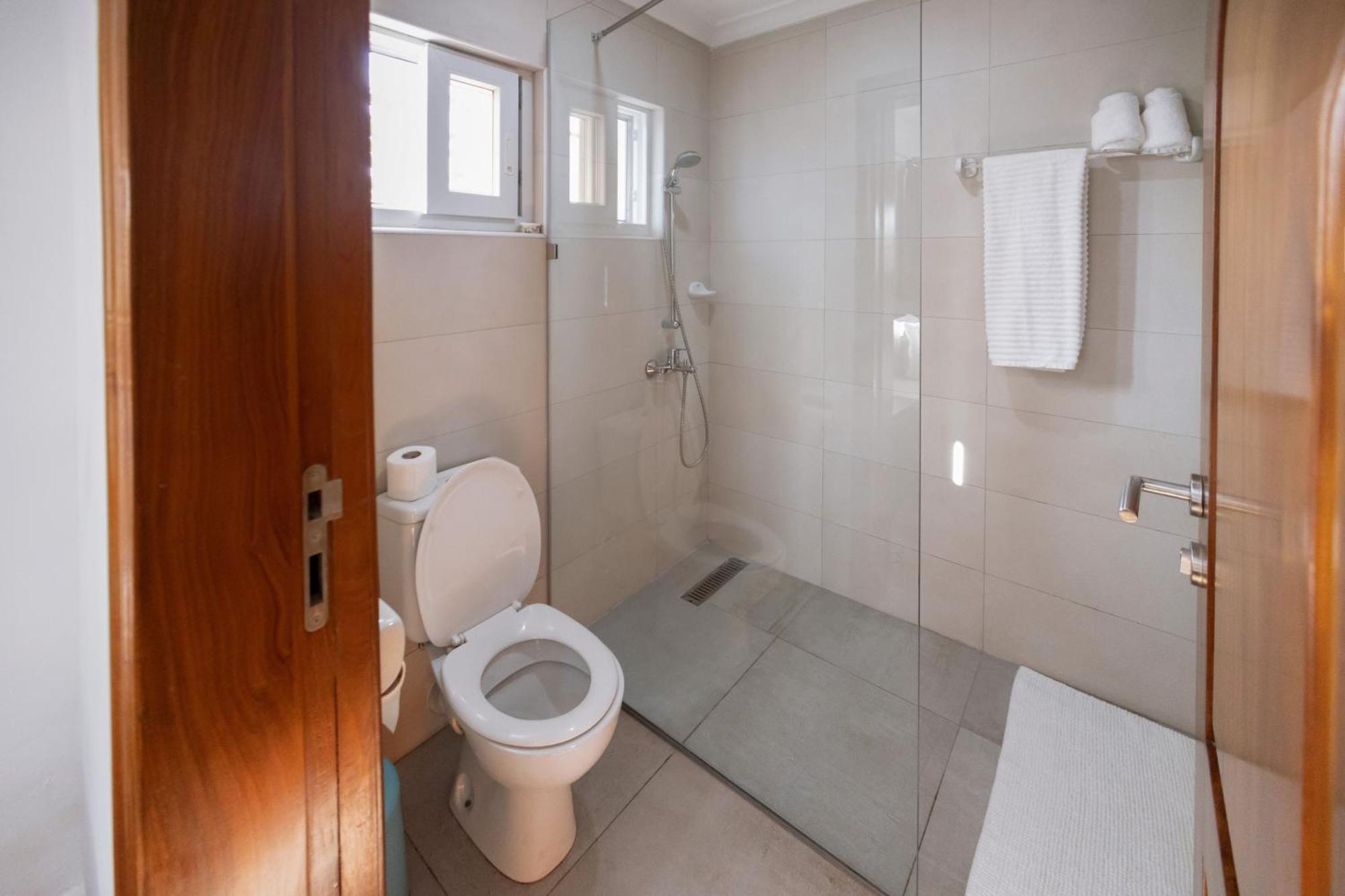 تاكورادي Bragha Apartments And Hotel المظهر الخارجي الصورة